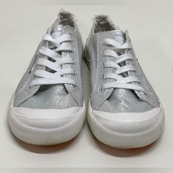 Women's 7.5 Rocket Dog Sparkly Metallic Silver Rubber Toe Lace Up Sneakers - Picture 2 of 16